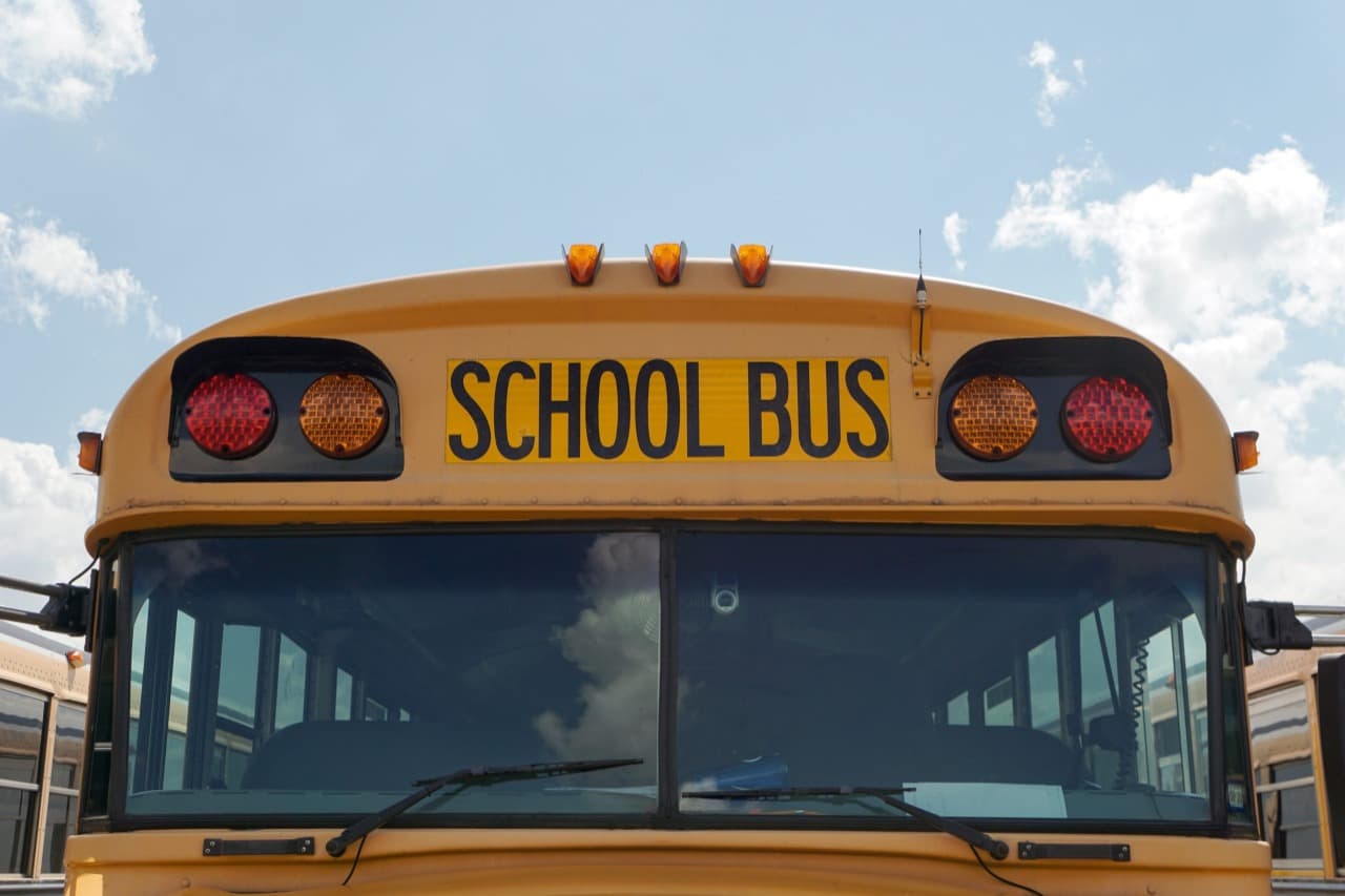 School bus crashes in the city: Drunk driver nabbed
