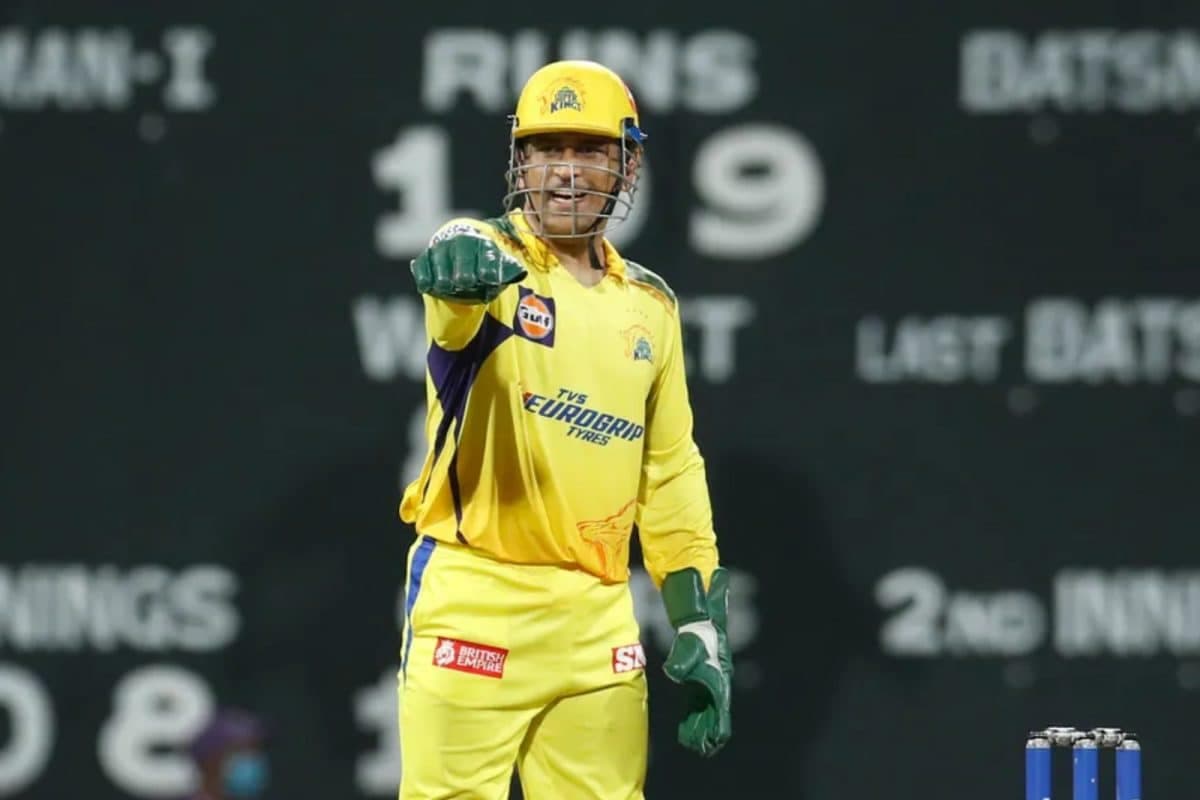 Dhoni Receives felicitation from CSK Owner for Playing 200 Matches as Super Kings' Captain
