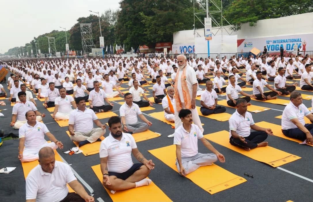 PM Modi Leads International Yoga Day Celebrations in Kolkata, Calls Yoga a Path to Healthy Ageing