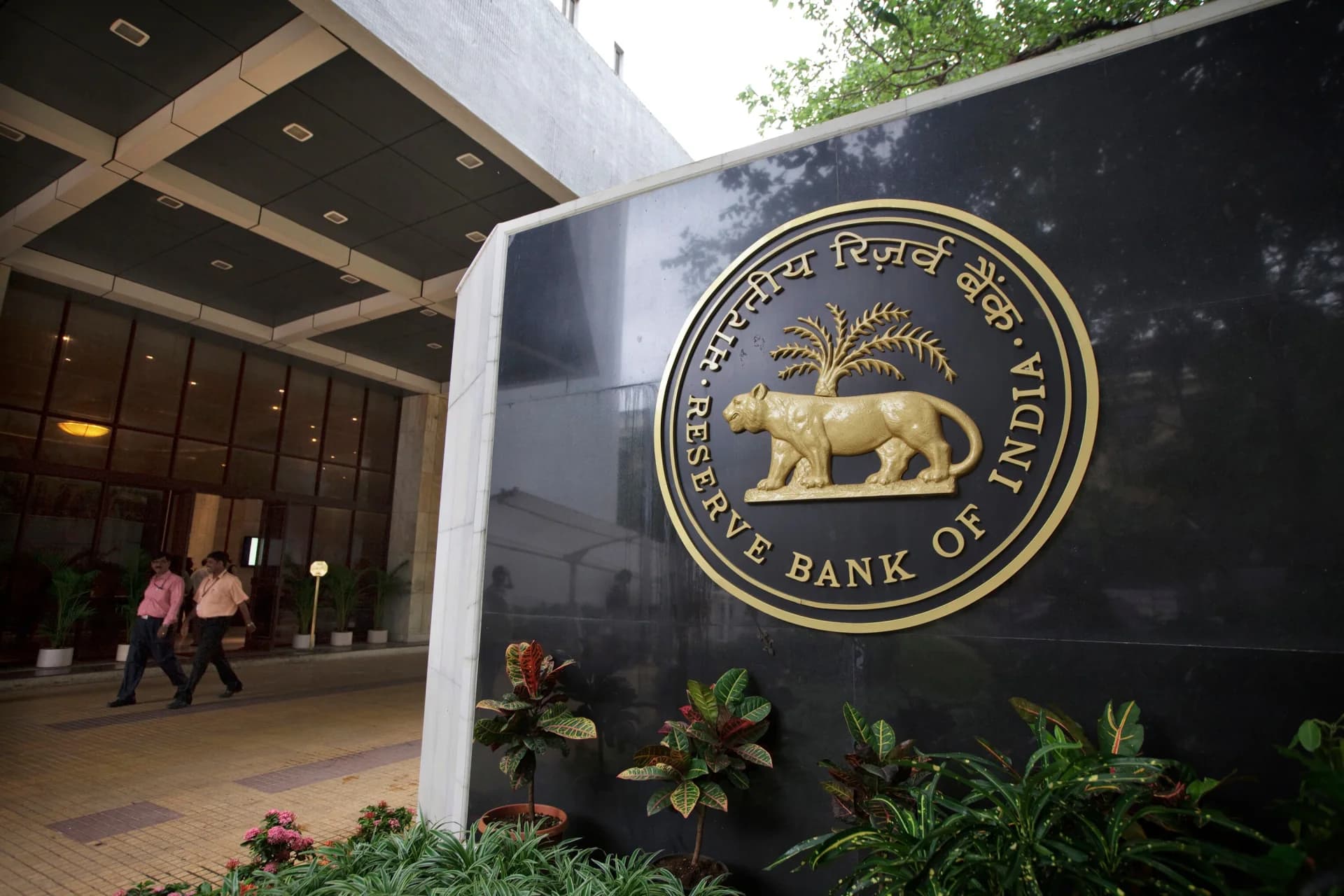 RBI Keeps Repo Rate Unchanged at 5.25%; Governor Says India's Economy Outperforming Expectations