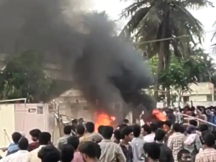 Andhra Pradesh: Transport Minister's house set on fire, violence erupts over the name of the new district