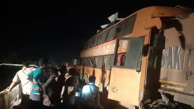 15 laborers died, and 40 were injured in a horrific collision of 3 vehicles in MP