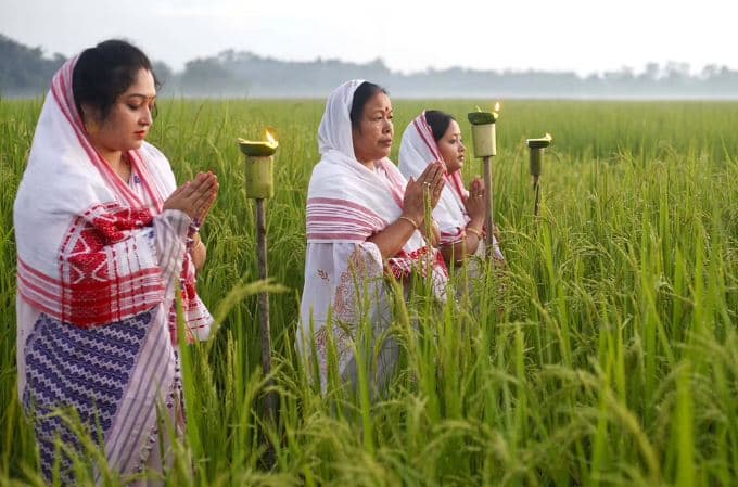 অসম আমাৰ ৰূপহী - Lyrics - Axom Amar Rupohi Lyrics
