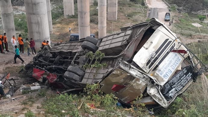 Jammu-Srinagar Highway Accident: 10 Killed, 55 Injured as Bus Plunges into Gorge