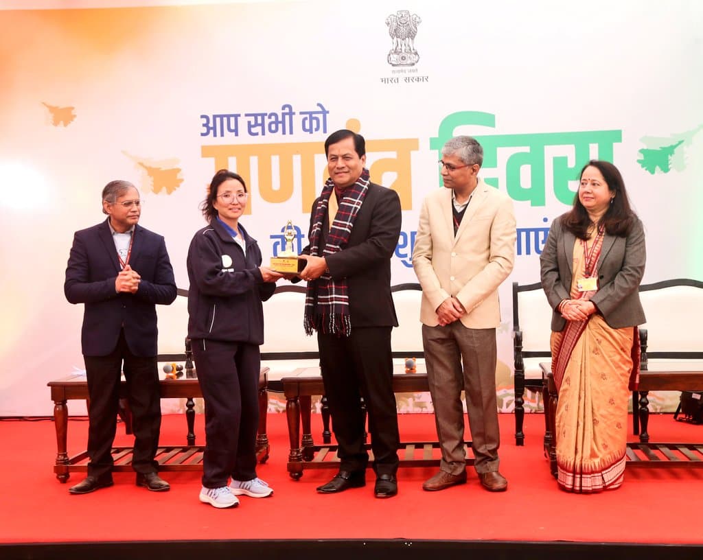 Union Ayush Minister Shri Sarbananda Sonowal Applauded the Grass Root Role of Yoga Teachers/ Instructors in Nation Building