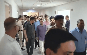 SC asks CM Kejriwal to not visit his office or secretariat, among
other conditions