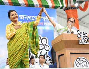 Will not go inside Raj Bhavan even if I am invited: Mamata Banerjee