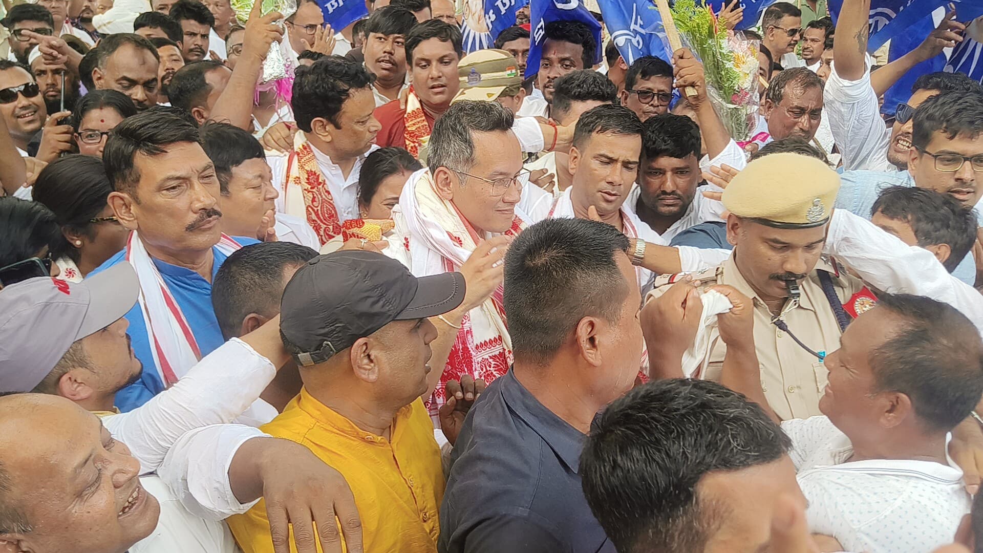 New APCC President Gaurav Gogoi Arrives in Assam, Receives Grand Welcome in Jorhat